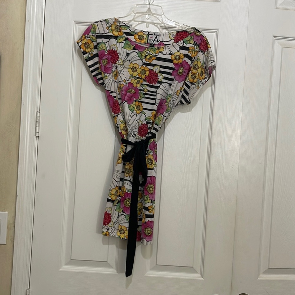 Billabong short sleeve floral and stripe dress size medium